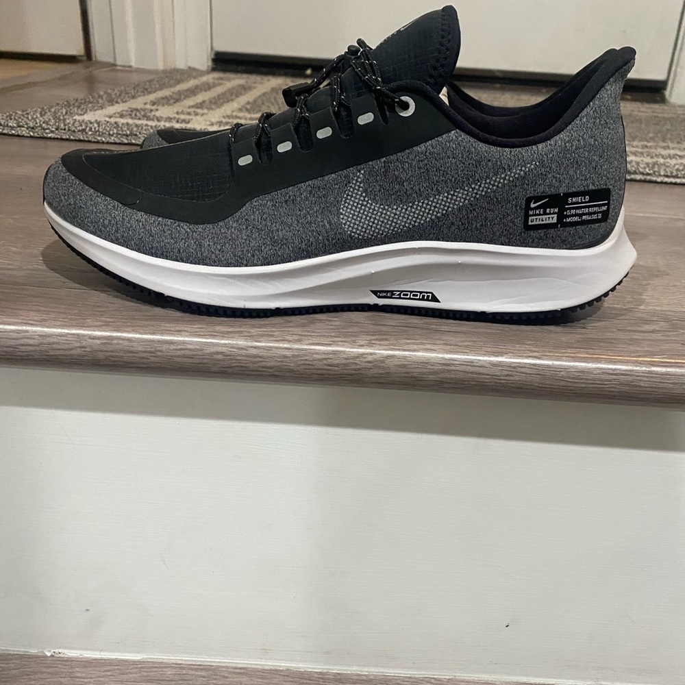 Men’s Nike Zoom Sneakers